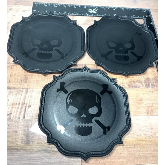 Halloween Skull & Crossbones Black Plates Set Of 3 - Picture 1 of 2